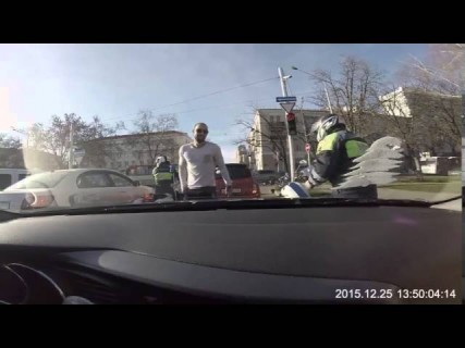 В Краснодаре сотрудники ДПС рисовали на стеклах машин снежинки и елочки в Магадане « автомагадан