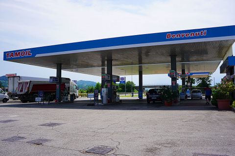 Странная особенность на итальянских заправках в Магадане « автомагадан