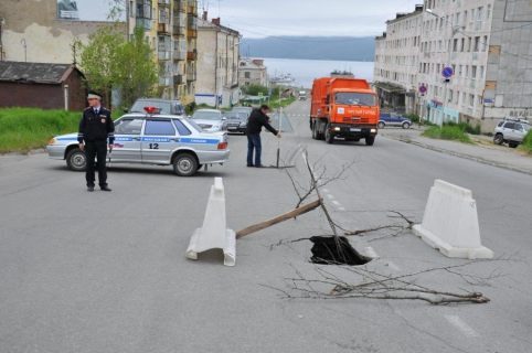 В Магадане на улице Марчеканской произошел провал на дороге в Магадане « автомагадан