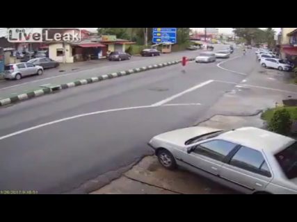 Перешла дорогу в Магадане « автомагадан